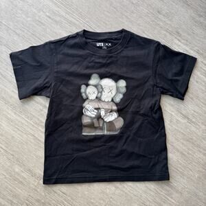 Uniqlo x Kaws Kids UT FRIENDSHIP Black Shirt Size 5-6Y Short Sleeve Crewneck